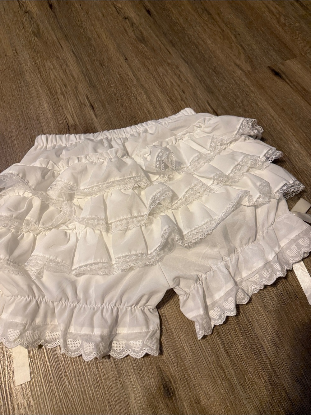 NWOT White Ruffled Lace Bloomers with Satin Ties - Picture 7 of 7